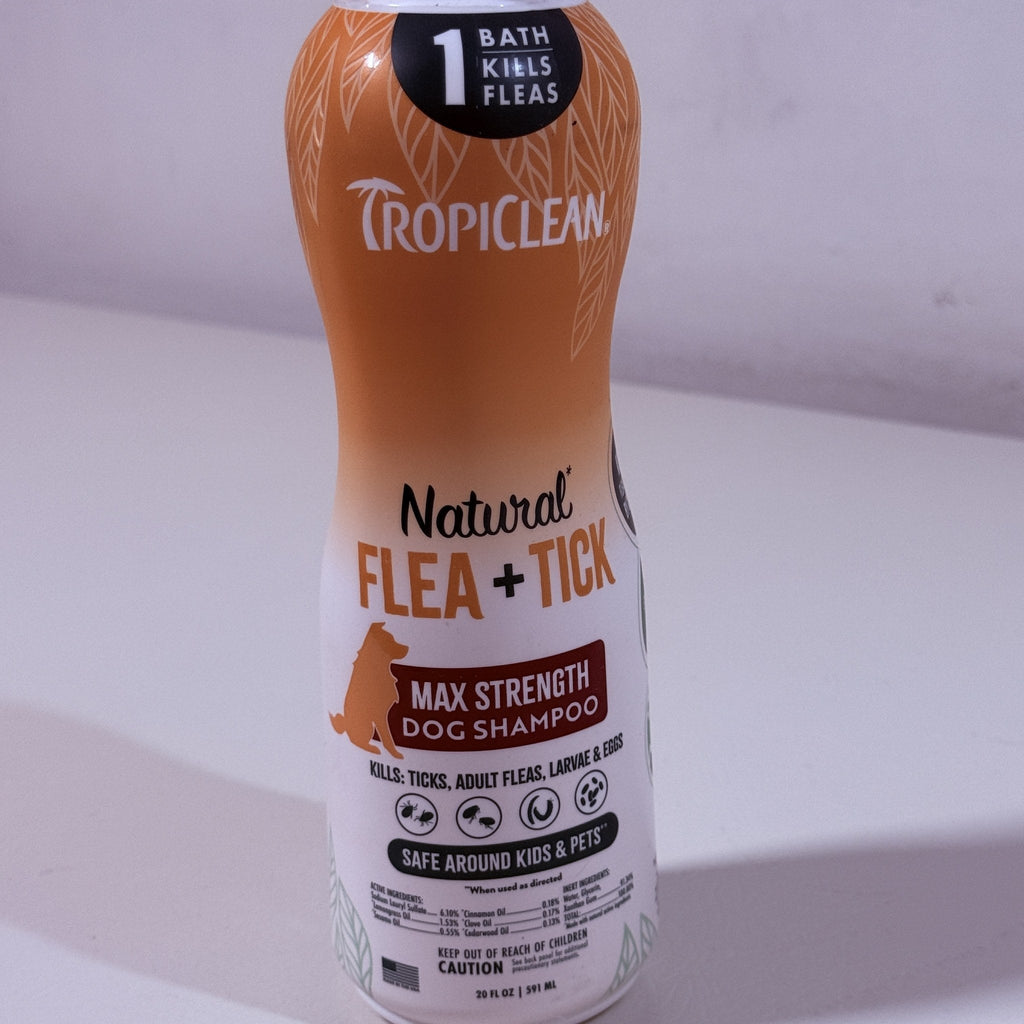 TropiClean Natural Flea & Tick Max Strength Dog Shampoo EXP 12/2029
