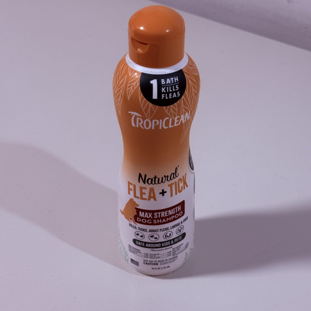 TropiClean Natural Flea & Tick Max Strength Dog Shampoo EXP 12/2029