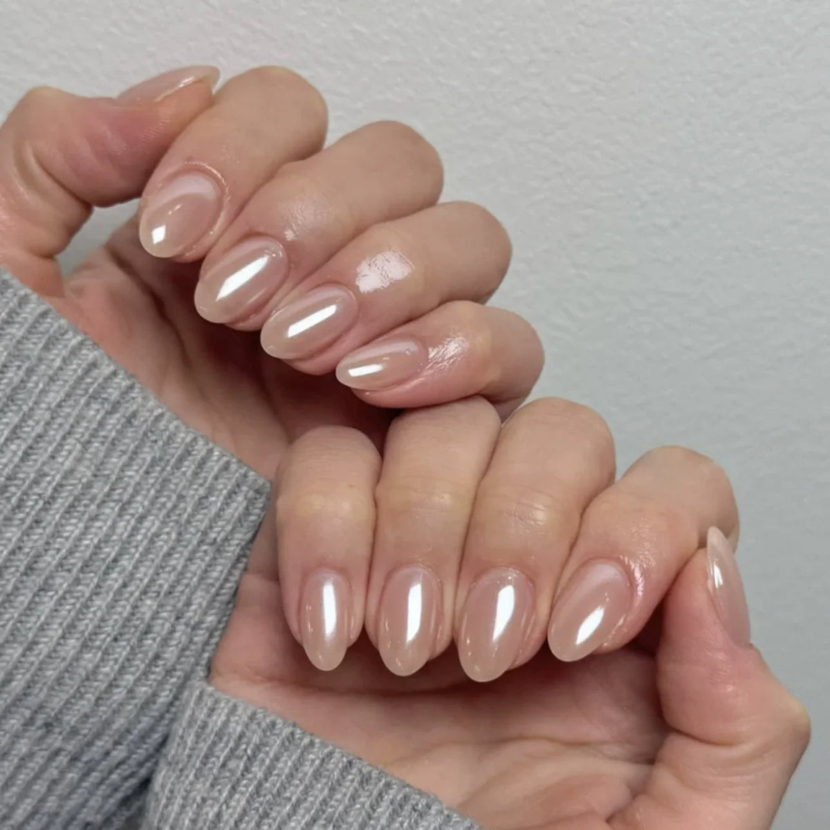 24Pcs Short Oval Head Blush Pink Press on Nails with Simple Designs Almond Nails Wearable Acrylic Full Cover Nail Tips with Glue