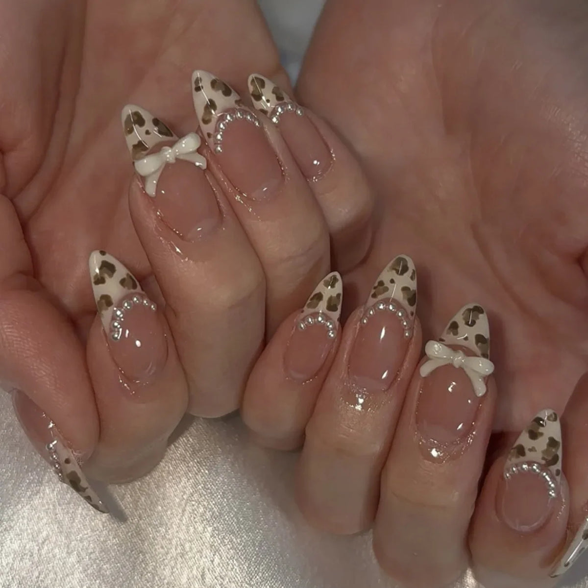 3D Bowknot Pearl Wearable Nail Art Fashion Leopard French Nude Almond Fake Nails Detachable Finished False Nails Press on Nails