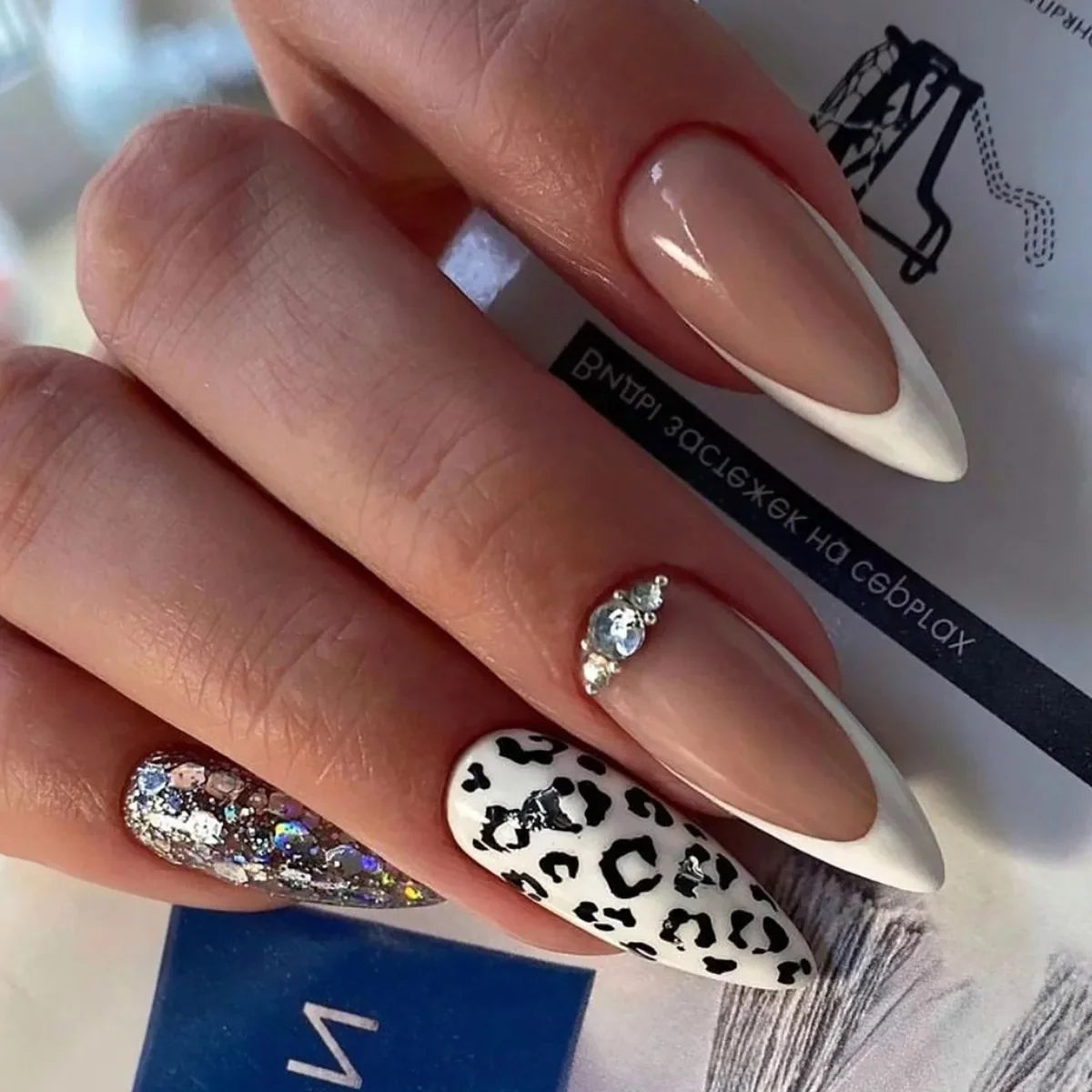 3D Bowknot Pearl Wearable Nail Art Fashion Leopard French Nude Almond Fake Nails Detachable Finished False Nails Press on Nails